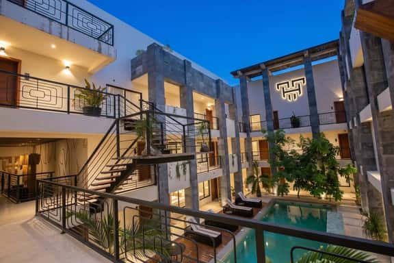 Luxury Penthouse w/ Jungle Views - Image 1