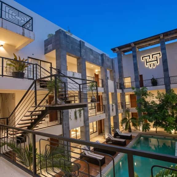 Luxury Penthouse w/ Jungle Views - Image 1